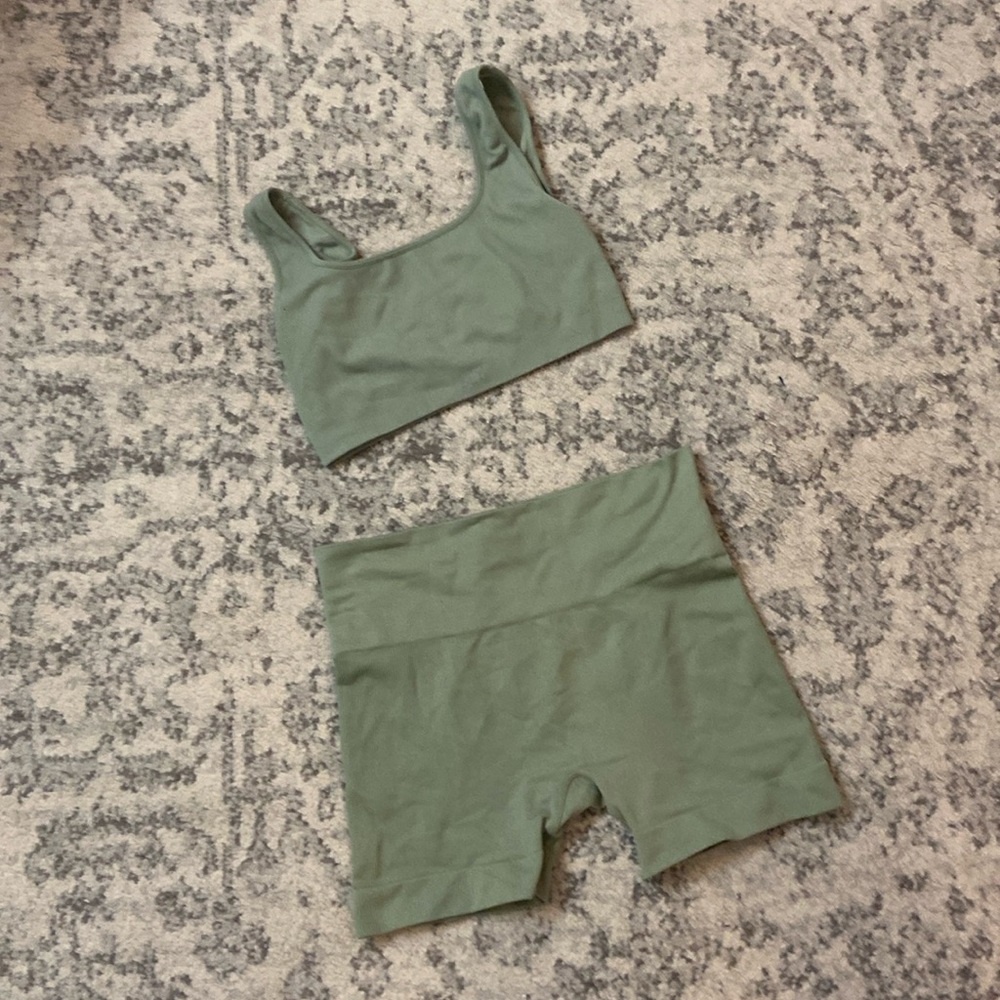 Set Active bike short and crop bra sz L